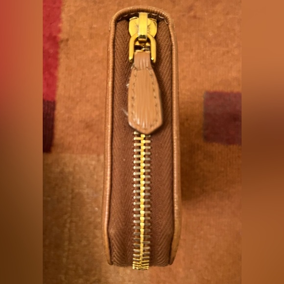 Prada Saddle Brown Saffiano Leather Zippy Wallet w/Authenticity Card & Gift Box - Picture 6 of 16